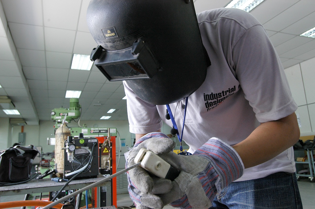 welder-385354_1280.jpg